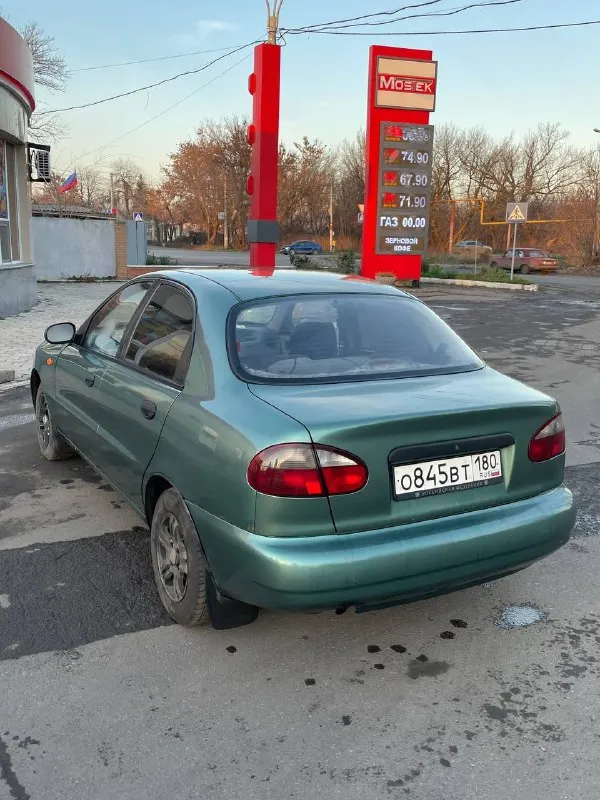 Цена 280.000 рублей продается деу ланос 2008 года выпуска с двигателем объемом 1,5 литра. автомобиль находится в регионе 180 и находится в собственности у владельца. за последний год выполнена полная капитализация двигателя с заменой поршневых колец и вкладышей, проведен ребилд головки блока цилиндров, осуществлена промывка системы охлаждения, заменены радиатор печки и основной радиатор. вся подвеска и тормозная система полностью обновлены, а также заменены все четыре ступичные подшипника. в ходе обслуживания заменены датчики дад и холостого хода. кузов автомобиля в отличном состоянии, без признаков гниения, лакокрасочное покрытие в хорошем состоянии, имеются лишь незначительные рыжики, обусловленные возрастом. в комплекте предоставляются два комплекта резины. автомобиль находится в хорошем техническом и эстетическом состоянии, готов к эксплуатации. г. донецк номер для связи : +79490778592 📞 звоните: +7(949)0778592 - фотография - 5