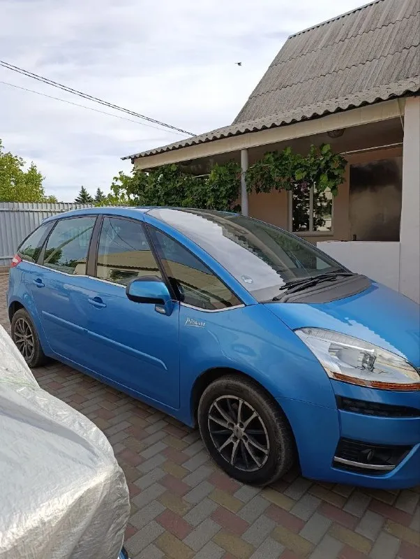 🚗citroen c4 picasso ✅ год : 2010 💵 цена : 900.000 руб ✅ тип кпп: робот ✅пробег : 117 тысяч км ✅ объё... - фотография