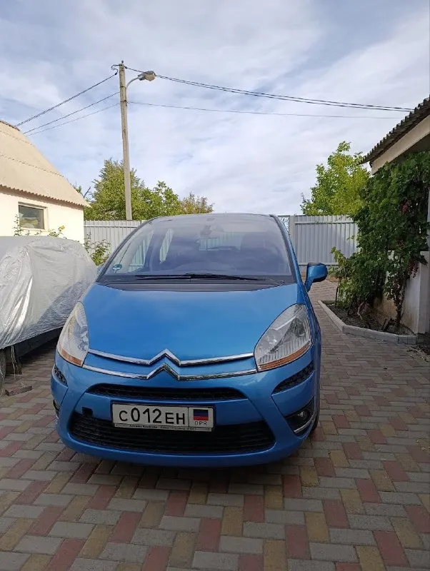 🚗citroen c4 picasso ✅ год : 2010 💵 цена : 900.000 руб ✅ тип кпп: робот ✅пробег : 117 тысяч км ✅ объём : 1.6 (156 л. с.) комплектация : ✳️ климат контроль, парктроник, подогрев передних сидений, подогрев зеркал, автоскладывание легкосплавные диски r17 противотуманные фары 4- стеклоподъёмника. два комплекта ключей автомобиль полностью обслужен и вложений не требует. двигатель без нареканий, коробка не пинается, переключает плавно. юридически чист. поставлен на российский учет. машина без дтп. кузов оцинкованный. я собственник !!! 📱 🇷🇺 +79490739609 📞 звоните: +7(949)0739609 - фотография - 4