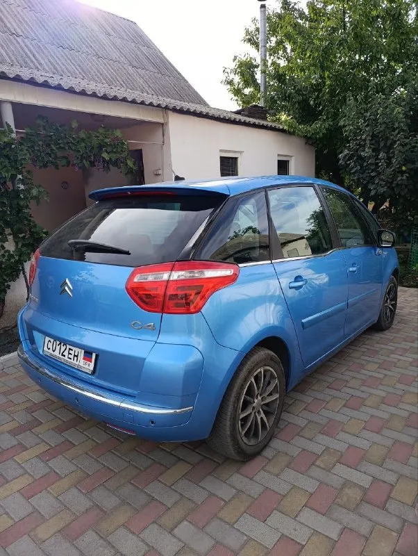 🚗citroen c4 picasso ✅ год : 2010 💵 цена : 900.000 руб ✅ тип кпп: робот ✅пробег : 117 тысяч км ✅ объём : 1.6 (156 л. с.) комплектация : ✳️ климат контроль, парктроник, подогрев передних сидений, подогрев зеркал, автоскладывание легкосплавные диски r17 противотуманные фары 4- стеклоподъёмника. два комплекта ключей автомобиль полностью обслужен и вложений не требует. двигатель без нареканий, коробка не пинается, переключает плавно. юридически чист. поставлен на российский учет. машина без дтп. кузов оцинкованный. я собственник !!! 📱 🇷🇺 +79490739609 📞 звоните: +7(949)0739609 - фотография - 7