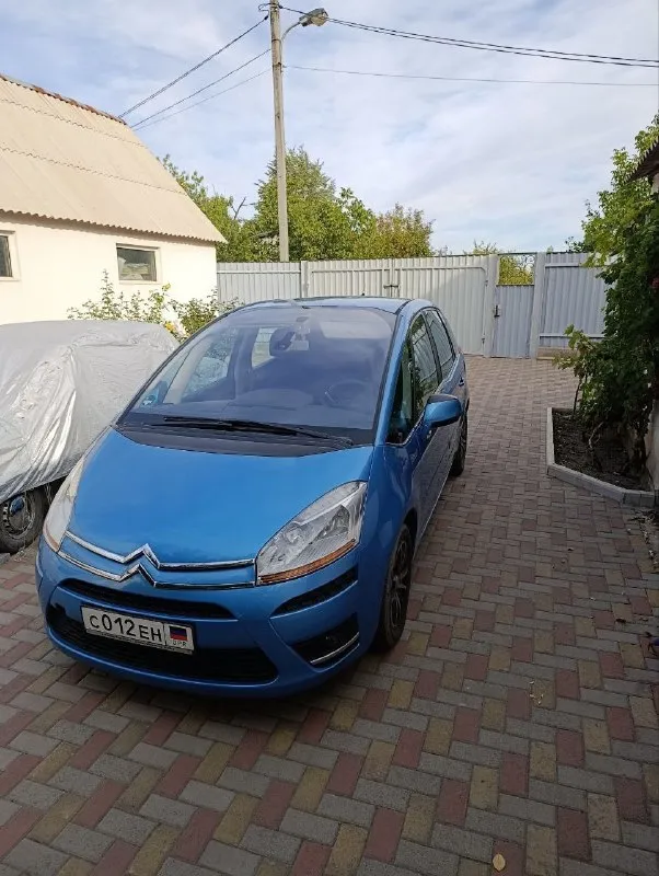 🚗citroen c4 picasso ✅ год : 2010 💵 цена : 900.000 руб ✅ тип кпп: робот ✅пробег : 117 тысяч км ✅ объём : 1.6 (156 л. с.) комплектация : ✳️ климат контроль, парктроник, подогрев передних сидений, подогрев зеркал, автоскладывание легкосплавные диски r17 противотуманные фары 4- стеклоподъёмника. два комплекта ключей автомобиль полностью обслужен и вложений не требует. двигатель без нареканий, коробка не пинается, переключает плавно. юридически чист. поставлен на российский учет. машина без дтп. кузов оцинкованный. я собственник !!! 📱 🇷🇺 +79490739609 📞 звоните: +7(949)0739609 - фотография - 8
