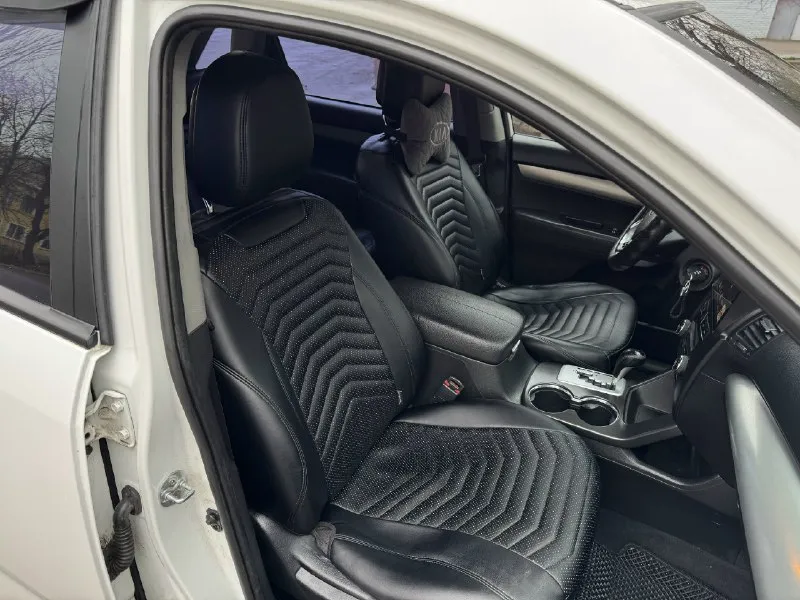 Продаю kia sorento пробег: 283т, на 240т замена двигателя на новый год выпуска: 2011 двигатель: 2.4 бензин коробка: автомат привод: полный автомобиль полностью обслуженный. всё работает в штатном режиме, без запотевания, cтуков и т. д. стоит (не вписано), магнитола teyse cc3 bi-led салон в прекрасном состоянии, круиз контроль, климат контроль. более подробную информацию предоставлю по телефону. +79493790762 александра цена 1,3млн город донецк 📞 звоните: +7(949)3790762 - фотография - 3