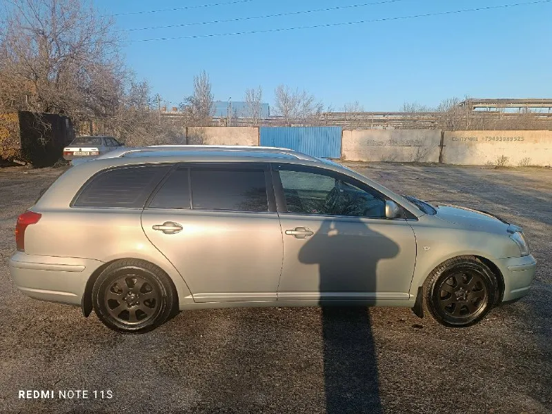 Продам от собственника toyota avensis 2004 года 1,8 бензин/газ мкпп. пробег:178500 км. я один хозяин в стс и птс. газ установили в прошлом году, но езжу на бензине. газ и прицепное вписан в стс. эксплуатация бережная. масло с фильтрами, свечи, передние торм. диски и колодки и задние колодки 1500 км. назад поменяны. все стекла родные, не бита и не крашена, вся в заводе. мульти руль, подогрев заднего стекла, зеркал и сидений, abs, esp, блочок для блютуз и флеш карт, подсоединён в штатный разъем магнитолы, оптика линзованая с завода, складывание зеркал, климат контроль,4 электростеклоподъемника, резина зима и лето, ковры зима и лето, два ключа. авто в идеальном состоянии, таких мало осталось. цена: 995000 тыс. руб. торг. макеевка. тел :+79493179027,там же telegram, max. 📞 звоните: +7(949)3179027 - фотография - 2