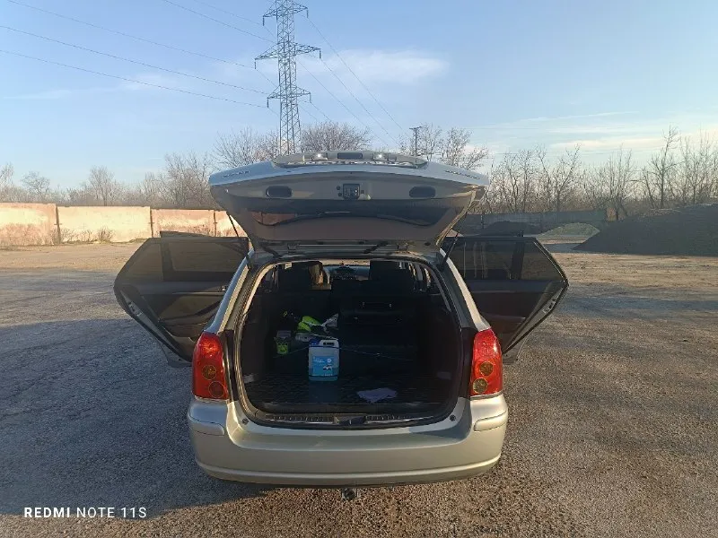 Продам от собственника toyota avensis 2004 года 1,8 бензин/газ мкпп. пробег:178500 км. я один хозяин в стс и птс. газ установили в прошлом году, но езжу на бензине. газ и прицепное вписан в стс. эксплуатация бережная. масло с фильтрами, свечи, передние торм. диски и колодки и задние колодки 1500 км. назад поменяны. все стекла родные, не бита и не крашена, вся в заводе. мульти руль, подогрев заднего стекла, зеркал и сидений, abs, esp, блочок для блютуз и флеш карт, подсоединён в штатный разъем магнитолы, оптика линзованая с завода, складывание зеркал, климат контроль,4 электростеклоподъемника, резина зима и лето, ковры зима и лето, два ключа. авто в идеальном состоянии, таких мало осталось. цена: 995000 тыс. руб. торг. макеевка. тел :+79493179027,там же telegram, max. 📞 звоните: +7(949)3179027 - фотография - 5
