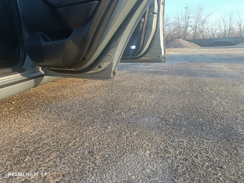 Продам от собственника toyota avensis 2004 года 1,8 бензин/газ мкпп. пробег:178500 км. я один хозяин в стс и птс. газ установили в прошлом году, но езжу на бензине. газ и прицепное вписан в стс. эксплуатация бережная. масло с фильтрами, свечи, передние торм. диски и колодки и задние колодки 1500 км. назад поменяны. все стекла родные, не бита и не крашена, вся в заводе. мульти руль, подогрев заднего стекла, зеркал и сидений, abs, esp, блочок для блютуз и флеш карт, подсоединён в штатный разъем магнитолы, оптика линзованая с завода, складывание зеркал, климат контроль,4 электростеклоподъемника, резина зима и лето, ковры зима и лето, два ключа. авто в идеальном состоянии, таких мало осталось. цена: 995000 тыс. руб. торг. макеевка. тел :+79493179027,там же telegram, max. 📞 звоните: +7(949)3179027 - фотография - 8