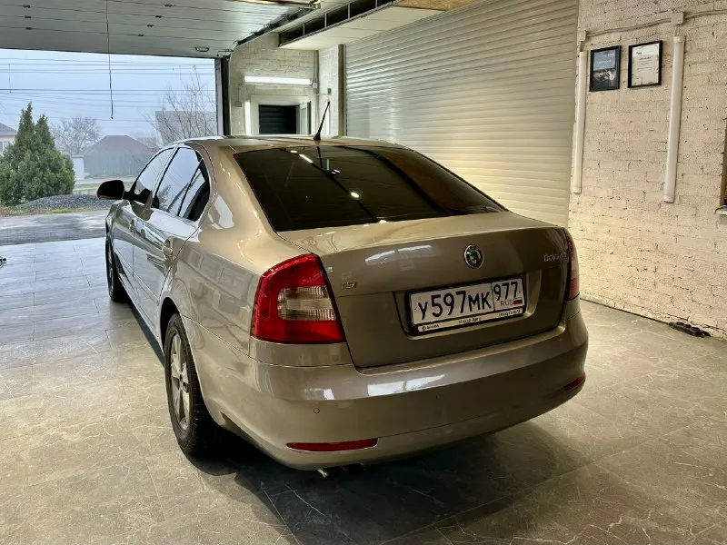 Skoda octavia 📆 год выпуска: 2013 ⚙️ мотор: 1.8 бензин 🕹 тип кпп: полноценный автомат 📈пробег: 249 тыс. км. 📍донецк. 🖌 описание: ✅ мотор шикарный, акпп без пинков. ✅ тех. часть в отличном состоянии. ✅ кузов в родном окрасе! салон состояние нового авто! зеленая автотека! 2 легких дтп на парковке по бамперам, бампера даже не меняли, фото есть! комплектация: круиз-контроль, двухзонный климат-контроль, 4 стеклоподъемника, подогрев сидений, датчик света, датчик дождя, электрозеркала! 2 ключа! автомобиль по технической части полностью исправен все работает в штатном режиме ! полностью обслужен! сел и поехал! любые проверки! 💰цена - 1.1 млн 💰торг при осмотре🤝 📲 +7 (949) 308-35-53 владислав 📞 звоните: +7(949)3083553 - фотография - 3