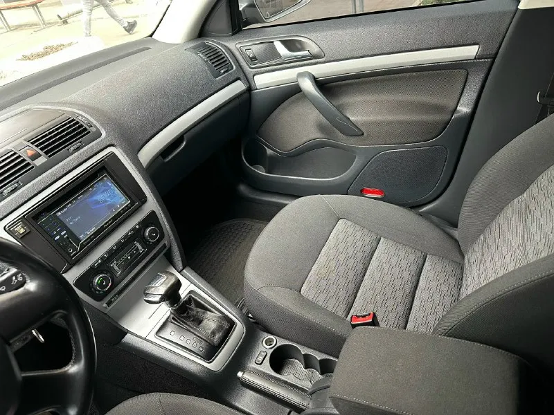 Skoda octavia 📆 год выпуска: 2013 ⚙️ мотор: 1.8 бензин 🕹 тип кпп: полноценный автомат 📈пробег: 249 тыс. км. 📍донецк. 🖌 описание: ✅ мотор шикарный, акпп без пинков. ✅ тех. часть в отличном состоянии. ✅ кузов в родном окрасе! салон состояние нового авто! зеленая автотека! 2 легких дтп на парковке по бамперам, бампера даже не меняли, фото есть! комплектация: круиз-контроль, двухзонный климат-контроль, 4 стеклоподъемника, подогрев сидений, датчик света, датчик дождя, электрозеркала! 2 ключа! автомобиль по технической части полностью исправен все работает в штатном режиме ! полностью обслужен! сел и поехал! любые проверки! 💰цена - 1.1 млн 💰торг при осмотре🤝 📲 +7 (949) 308-35-53 владислав 📞 звоните: +7(949)3083553 - фотография - 5