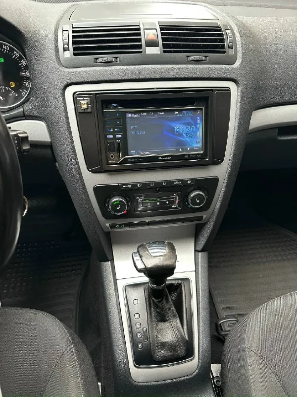 Skoda octavia 📆 год выпуска: 2013 ⚙️ мотор: 1.8 бензин 🕹 тип кпп: полноценный автомат 📈пробег: 249 тыс. км. 📍донецк. 🖌 описание: ✅ мотор шикарный, акпп без пинков. ✅ тех. часть в отличном состоянии. ✅ кузов в родном окрасе! салон состояние нового авто! зеленая автотека! 2 легких дтп на парковке по бамперам, бампера даже не меняли, фото есть! комплектация: круиз-контроль, двухзонный климат-контроль, 4 стеклоподъемника, подогрев сидений, датчик света, датчик дождя, электрозеркала! 2 ключа! автомобиль по технической части полностью исправен все работает в штатном режиме ! полностью обслужен! сел и поехал! любые проверки! 💰цена - 1.1 млн 💰торг при осмотре🤝 📲 +7 (949) 308-35-53 владислав 📞 звоните: +7(949)3083553 - фотография - 7