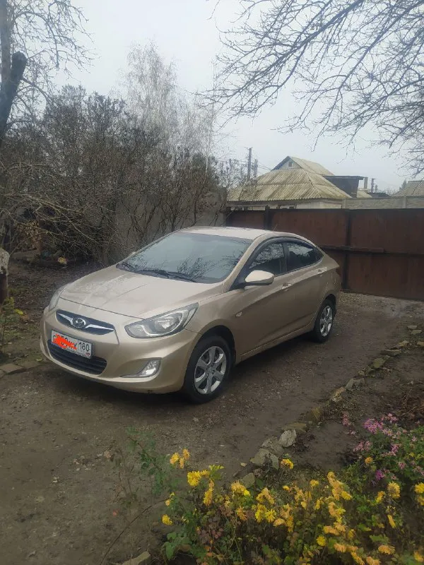 Продам hyundai accent, год выпуска 2012. один хозяин, собственник. двигатель 1,4. кпп: механика. пробег 208 тысяч. есть газ, внесён в птс. без дтп. цена 600 000 ₽. возможен торг +79493670890 📲 tg: андрей 3017 📞 звоните: +7(949)3670890 - фотография - 4