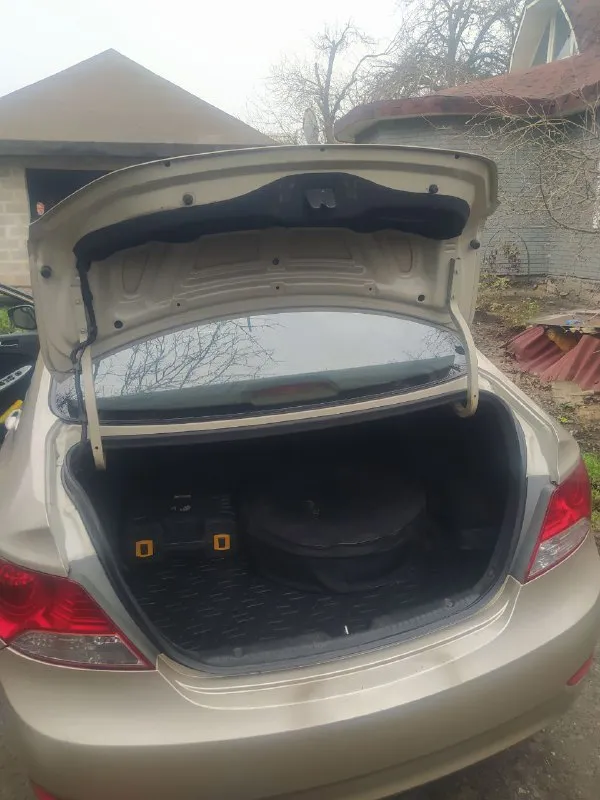 Продам hyundai accent, год выпуска 2012. один хозяин, собственник. двигатель 1,4. кпп: механика. пробег 208 тысяч. есть газ, внесён в птс. без дтп. цена 600 000 ₽. возможен торг +79493670890 📲 tg: андрей 3017 📞 звоните: +7(949)3670890 - фотография - 6