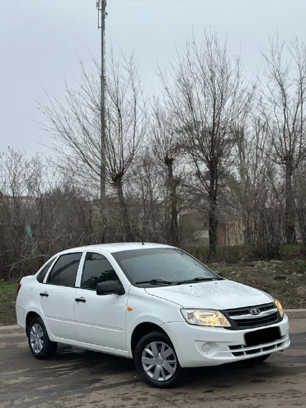 ✅продам гранту\ ваз granta✅ ✅ ваз гранта/ ваз granta✅ год: 2015г ( эксплуатация с 2016г ) : 1.6 8w пробег: 153.000 км цвет: белый комплектация: эур, abs, подогрев заднего стекла, стеклоподъемники, центральный замок, 2 ключа, резина лето/зима. описание: автомобиль без дтп, без рыжиков, коробка работает идеально, вся техническая часть работает идеально, не дымит, не троит, не пинается, машина вся обслужена. г. луганск цена: 459.000 торг +79595000001 📞 звоните: +7(959)5000001 - фотография - 2