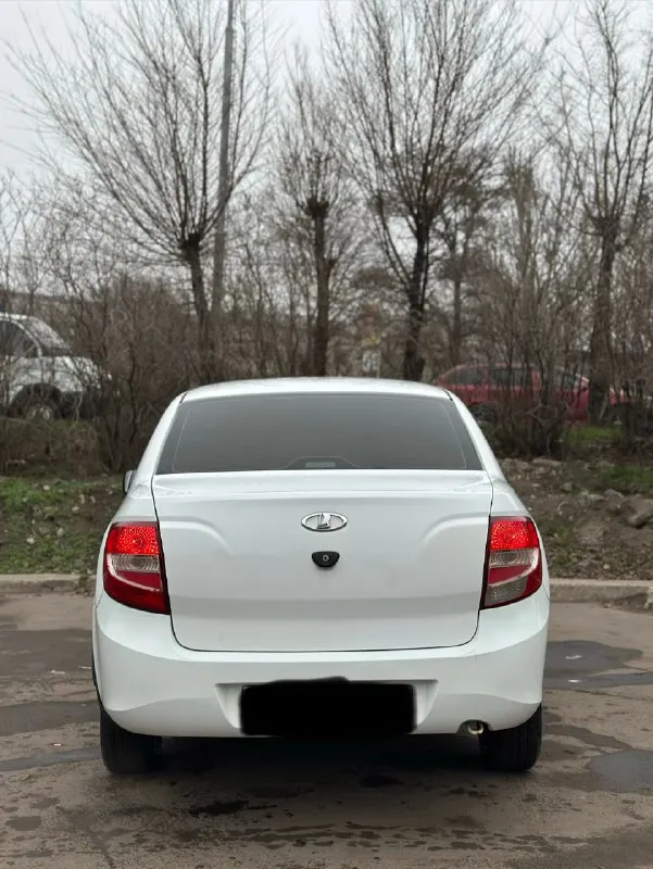 ✅продам гранту\ ваз granta✅ ✅ ваз гранта/ ваз granta✅ год: 2015г ( эксплуатация с 2016г ) : 1.6 8w пробег: 153.000 км цвет: белый комплектация: эур, abs, подогрев заднего стекла, стеклоподъемники, центральный замок, 2 ключа, резина лето/зима. описание: автомобиль без дтп, без рыжиков, коробка работает идеально, вся техническая часть работает идеально, не дымит, не троит, не пинается, машина вся обслужена. г. луганск цена: 459.000 торг +79595000001 📞 звоните: +7(959)5000001 - фотография - 3