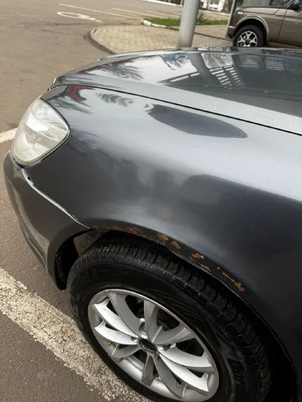 Продам skoda octavia a5 год: 2009 пробег: 290 000 км объем: 1.4, 80л. с. цена 480 000р + торг. по машине было много чего сделано. из последнего: - замена катушек зажигания - ремень грм - помпа антифриза - диск сцепления и корзина - выжимной подшибник 5000км назад заменён бензонасос 1500км назад. масло менялось каждые 7000км. масло не ест. от замены до замены расход приблизительно 200-300мл. по кузову есть возрастные болячки и некоторые недочеты. есть трещина внизу лобового стекла. в салоне контурная подсветка (цвет регулируется любой). на сиденьях чехлы из кожзама. багажник очень большой и вместительный. машина полностью на ходу каждый день без проблем, сел поехал. диски задние есть такие же, как спереди. резина летняя, комплект штамповок отдам в подарок. уступлю реальному покупателю. осмотр машины в г. донецк. на все другие вопросы отвечу по телефону. +79493632238 - фотография - 8