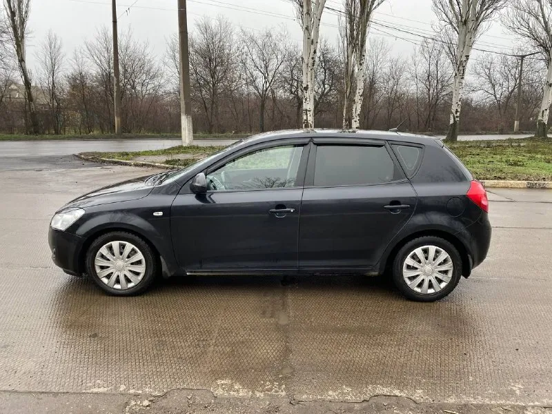 Продам kia ceed 2008год мотор 2.0 газ/бензин коробка автомат(aisin), пробег 167 тысяч км (оригинальный) цена 730₽ автомобиль в полной комплектации,3 ключа и сервисная книжка
Сигнализация
Датчик дождя света
﻿﻿Подогрев сидений, руля
﻿﻿Парктроники
Климат контроль 2-х зонный
﻿﻿Музыка aux/cd/usb/
Один владелец, зеленая автотека без дтп и выплат, гаражное хранение, авто в хорошем обслуженном состоянии в коробке масло меняется каждые 30 тыс, всё имеется для комфотрной езды, покупкой будете довольны!! Двигатель коробка и ходовая часть без нареканий и без посторонних шумов все работает в штатном режиме так как и должно работать салон чистый не прокуренный, документы в порядке без штрафов запретов и каких либо ограничений переоформление в мрэо (могу присутствовать )все остальные вопросы по тел +79494936731, находиться в макеевке, торг уместен - фотография - 7