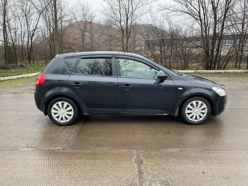 Продам kia ceed 2008год мотор 2.0 газ/бензин коробка автомат(aisin), пробег 167 тысяч км (оригинальный) цена 730₽ автомобиль в полной комплектации,3 ключа и сервисная книжка
Сигнализация
Датчик дождя света
﻿﻿Подогрев сидений, руля
﻿﻿Парктроники
Климат контроль 2-х зонный
﻿﻿Музыка aux/cd/usb/
Один владелец, зеленая автотека без дтп и выплат, гаражное хранение, авто в хорошем обслуженном состоянии в коробке масло меняется каждые 30 тыс, всё имеется для комфотрной езды, покупкой будете довольны!! Двигатель коробка и ходовая часть без нареканий и без посторонних шумов все работает в штатном режиме так как и должно работать салон чистый не прокуренный, документы в порядке без штрафов запретов и каких либо ограничений переоформление в мрэо (могу присутствовать )все остальные вопросы по тел +79494936731, находиться в макеевке, торг уместен - фотография - 9