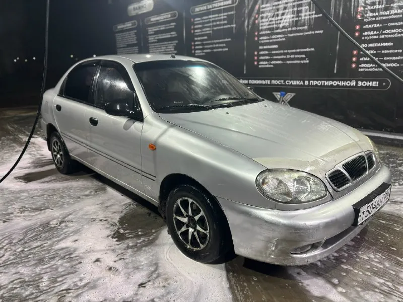 Продам ланос, на полном ходу 2004 год, мотор 1.5, 86 сил газ/бензин по мотору нормально все, коробка... - фотография