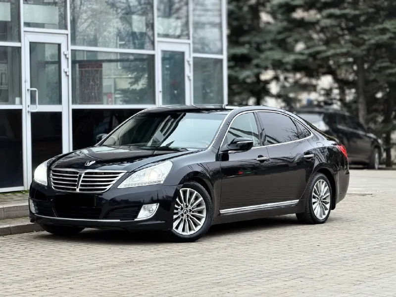 Продаю hyundai equus 2015 года рестайлинг двигатель 3.8 бензин полноценный автомат родной пробег 213 тыс км цена 950 тысяч контакты 89951001320 телеграм на нем же автомобиль в отличном состоянии авто бизнес класса жирная комплектация вентиляция сидений, кожа, большой монитор, полный электро пакет, все электро регулировки сидений, и многое другое технически полностью обслуженный автомобиль коробка и ходовая часть отлично документы кристально чистые остальные вопросы по телефону или в телеграм. 📞 звоните: +7(995)1001320 - фотография - 3