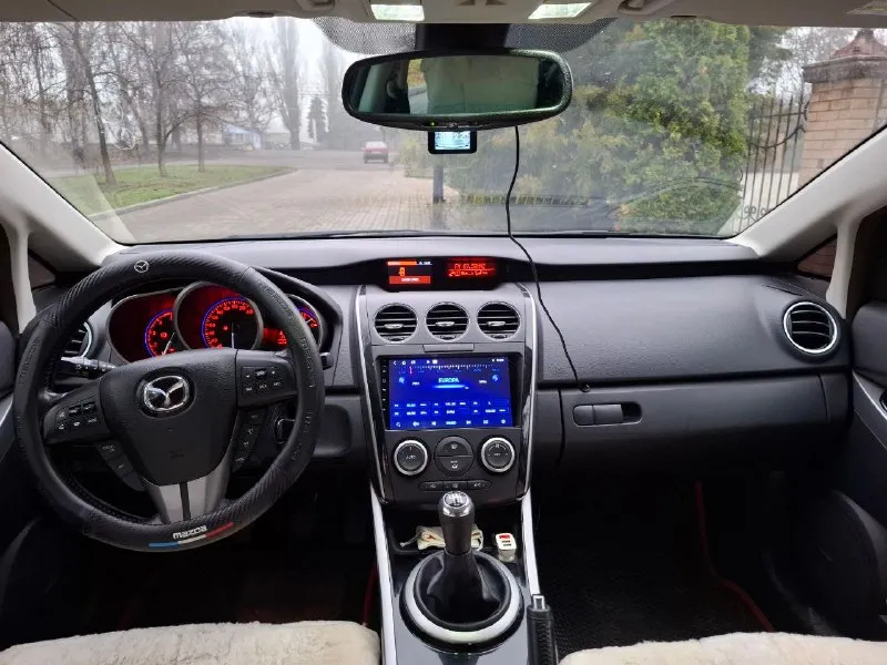 Продам mazda cx-7 2.2 дизель-механика-полный привод, 2011 год, пробег 174 тыс. км. первый собственник на российском учете. во владении с ноября 2021 года. была ввезена из германии. автомобиль семейный, удобный, стильный. такая же конфигурация двигателя ставилась и на mazda 6 gh. двигатель и мкпп (6 ст) работают без нареканий (двигатель был заменен на контрактный, особая отметка в документах есть). «экология» отшита программно. двигатель очень тяговитый и достаточно экономичный для такого размера автомобиля. по комфорту: кожаный салон, электрорегулировка сидений с памятью положения водительского сиденья, подогрев передних сидений, климат контроль, камера заднего вида, мультируль, бортовой компьютер, круиз-контроль. салон чистый, ухоженный, без повреждений. в общем очень хороший, вместительный семейный автомобиль. стоимость: 1 100 000 руб (торг при встрече). осмотр - макеевка. тел. для связи: +7 (949) 585-10-12 валерий. 📞 звоните: +7(949)5851012 - фотография - 10