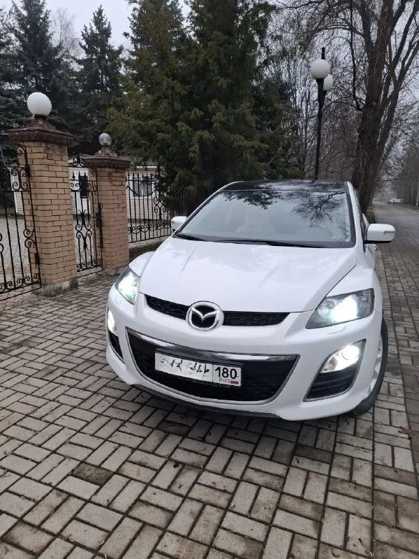 Продам mazda cx-7 2.2 дизель-механика-полный привод, 2011 год, пробег 174 тыс. км. первый собственник на российском учете. во владении с ноября 2021 года. была ввезена из германии. автомобиль семейный, удобный, стильный. такая же конфигурация двигателя ставилась и на mazda 6 gh. двигатель и мкпп (6 ст) работают без нареканий (двигатель был заменен на контрактный, особая отметка в документах есть). «экология» отшита программно. двигатель очень тяговитый и достаточно экономичный для такого размера автомобиля. по комфорту: кожаный салон, электрорегулировка сидений с памятью положения водительского сиденья, подогрев передних сидений, климат контроль, камера заднего вида, мультируль, бортовой компьютер, круиз-контроль. салон чистый, ухоженный, без повреждений. в общем очень хороший, вместительный семейный автомобиль. стоимость: 1 100 000 руб (торг при встрече). осмотр - макеевка. тел. для связи: +7 (949) 585-10-12 валерий. 📞 звоните: +7(949)5851012 - фотография - 4
