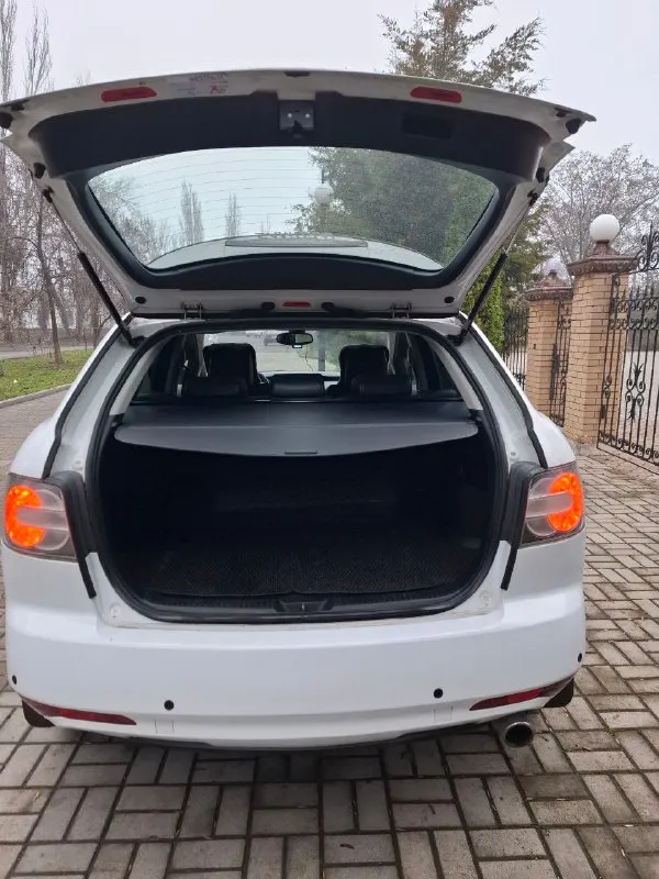 Продам mazda cx-7 2.2 дизель-механика-полный привод, 2011 год, пробег 174 тыс. км. первый собственник на российском учете. во владении с ноября 2021 года. была ввезена из германии. автомобиль семейный, удобный, стильный. такая же конфигурация двигателя ставилась и на mazda 6 gh. двигатель и мкпп (6 ст) работают без нареканий (двигатель был заменен на контрактный, особая отметка в документах есть). «экология» отшита программно. двигатель очень тяговитый и достаточно экономичный для такого размера автомобиля. по комфорту: кожаный салон, электрорегулировка сидений с памятью положения водительского сиденья, подогрев передних сидений, климат контроль, камера заднего вида, мультируль, бортовой компьютер, круиз-контроль. салон чистый, ухоженный, без повреждений. в общем очень хороший, вместительный семейный автомобиль. стоимость: 1 100 000 руб (торг при встрече). осмотр - макеевка. тел. для связи: +7 (949) 585-10-12 валерий. 📞 звоните: +7(949)5851012 - фотография - 5