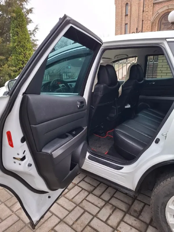 Продам mazda cx-7 2.2 дизель-механика-полный привод, 2011 год, пробег 174 тыс. км. первый собственник на российском учете. во владении с ноября 2021 года. была ввезена из германии. автомобиль семейный, удобный, стильный. такая же конфигурация двигателя ставилась и на mazda 6 gh. двигатель и мкпп (6 ст) работают без нареканий (двигатель был заменен на контрактный, особая отметка в документах есть). «экология» отшита программно. двигатель очень тяговитый и достаточно экономичный для такого размера автомобиля. по комфорту: кожаный салон, электрорегулировка сидений с памятью положения водительского сиденья, подогрев передних сидений, климат контроль, камера заднего вида, мультируль, бортовой компьютер, круиз-контроль. салон чистый, ухоженный, без повреждений. в общем очень хороший, вместительный семейный автомобиль. стоимость: 1 100 000 руб (торг при встрече). осмотр - макеевка. тел. для связи: +7 (949) 585-10-12 валерий. 📞 звоните: +7(949)5851012 - фотография - 9