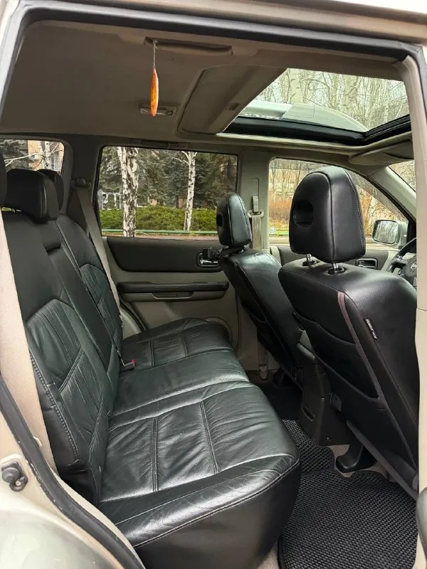 Nissan x-trail цена - 845.000₽ кпп - автоматическая двигатель - 2.5 бензин пробег - 205.000км год выпуска - 2005 тел. - +79493902663 либо: - +7 (949) 679-98-14 автомобиль в отличном состоянии, в максимальной комплектации и всего с 1 хозяином из автосалона. родной пробег. обычный атмосферный двигатель 2.5 бензин с надежной коробкой передач asin ( не путать с вариатором ) подключаемый полный привод. кожаный салон, панорамная крыша, эл. привод передний сидений, эл. скалдываемые зеркала, микроклимат-контроль, подогревы сидений, мультируль, круиз-контроль и многое другое. кто ищет надежный, японский паркетник с зелёной историй - добро пожаловать. связь не всегда хорошая, на этих же номерах есть telegram. 📲 tg: @vladimir_23_23_23 📞 звоните: +7(949)3902663 - фотография - 8