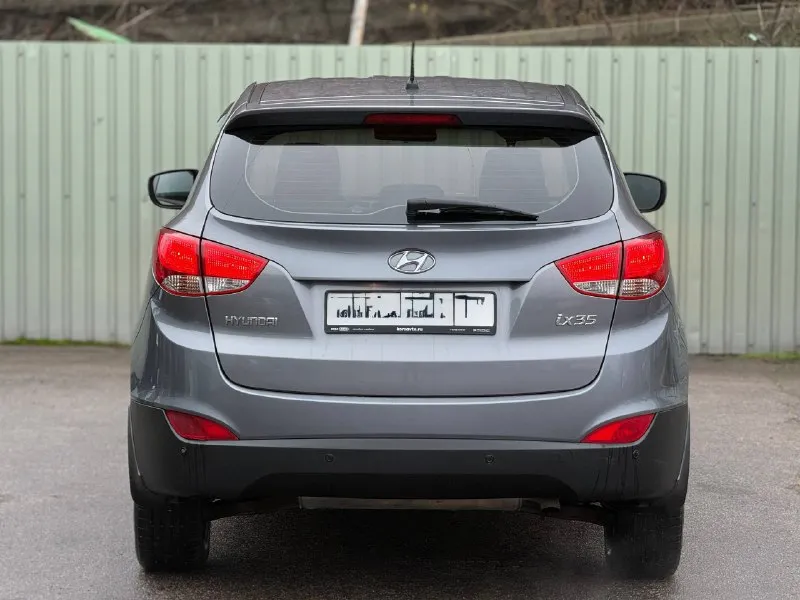 Цена: 1.240.000 hyundai ix35 2.0: бензин кпп: автомат авто с родным пробегом 146.000 без дтп! без задир! приеду на любое сто в целом отличный семейный автомобиль, который хорошо сохранился для своих лет! обслужен и вложений не требует! двигатель работает идеально, коробка листает отлично, ходовая часть, без стуков скрипов и тд. в салоне не курили, ухожен не зашарпан! автомобиль соответствует описанию, по этому звонить только потенциальному покупателю! уважайте мое и свое время! номер: +79494999290 осмотр: донецк - фотография - 7