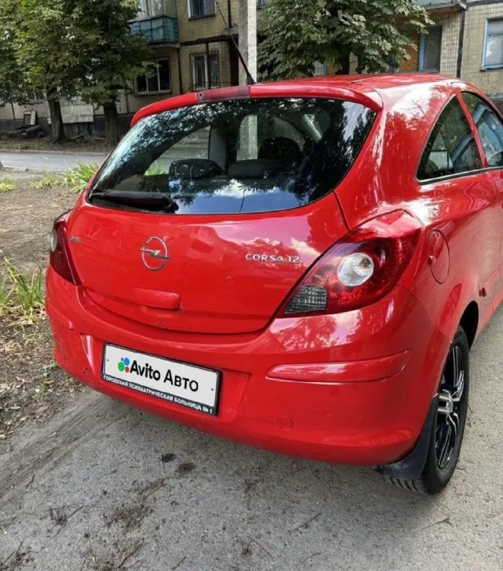 Opel corsa d, 2007 год, робот, пробег 208.000км 2 подушки безопасности ﻿кондиционер работает отлично, недавно заправлен ﻿усилитель руля ﻿электропривод и обогрев зеркал ﻿регулировка сиденья водителя по высоте ﻿электростеклоподьёмники -центральный замок -иммобилайзер ﻿штатная аудиоподготовка 4 динамика антенна, магнитола с экраном и возможностью подключить камеру заднего вида ﻿регулировка передних ремней безопасности по высоте -полноразмерное запасное колесо-стальной диск -обогрев передних сидений немецкая сборка по кузову есть косяки, машина не новая, все видно на фото ходовка сделана пару дней назад, ничего не стучит, не гремит, новый генератор новая зимняя резина на литых оригинальных дисках 550.000р торг +79498181303 📞 звоните: +7(949)8181303 - фотография - 3