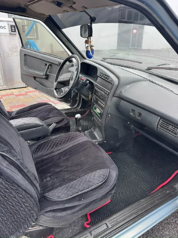 ✅автомобиль: ваз 2113 ✅год: 2005 ✅пробег: 145000 ✅объем: 1.5 ✅цена: 220000 ✅контакты: 89490386929 89832541311 (телеграмм) осмотр макеевка владею третий год мотор 1.5 чувствует себя отлично коробка включается без хруста новое сцепление, привода стоит кородкоходная кулиса переключения передач новая ходовка вкруг (стойки, шаровые, опорные подшипники, ступичные подшипники) задняя подвеска поднята стульчиками примерно на 20мм новый радиатор охлаждения с новым расширительным бочком стоит хорошая музыка электро стеклоподъемники работают новая резина (липучка) r14 обувал сразу на новые штампы печка греет хорошо есть небольшие косяки по кузову годы берут свое, без дыр пороги целые домкратить есть за что) рассмотрю обмен 📞 звоните: +7(949)0386929 - фотография - 5