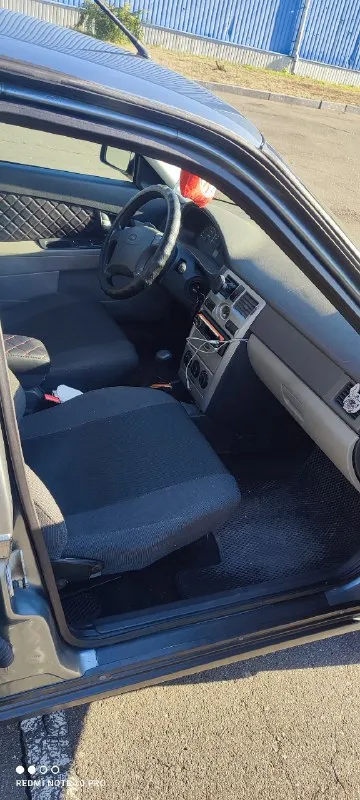 Продам ваз приора 2170 год выпуска 2011 цена 290 000₽ +торг двигатель после полного капитального ремонта, есть все фото и видео если нужно всё покажу, новые поршня, вкладыши, весть комплект грм, новые форсунки оригинальные (bosh), новое сцепление (валео), новый радиатор охлаждения, новый радиатор печки, новые патрубки, машина ещё на обкатке, если рыжики по кузову и внизу дверей, машина не новая, продажа по тех паспорту, машину можно оформить на себя в 2028 году, езжу без проблем, страховка есть, связь с хозяином есть, я не перекуп. по всем вопросам обращаться по телефону +79494234885 может не быть связи, звоните в телеграмм. с ней же отдам родные бампера, и зимнюю резину на титанах 14р, лето стоит 15р 📞 звоните: +7(949)4234885 - фотография - 4