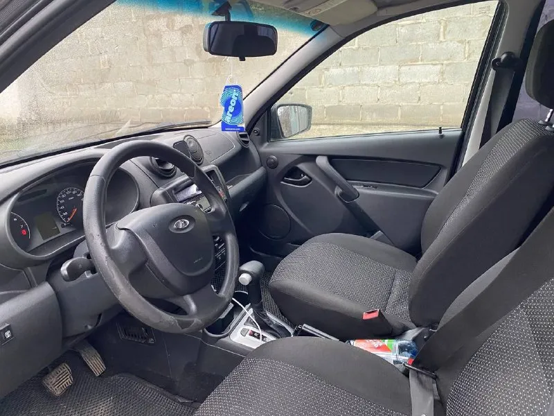 Продам ваз гранта, 2012год хорошем состоянии, двигатель масло не расходует!! акпп переключает как надо, салон чистый не затертый без дыр, машина без вложений сел и катайся цена 450 000 возможен торг у капота т. +79495024353 📲 tg: gennadii 📞 звоните: +7(949)5024353 - фотография - 5