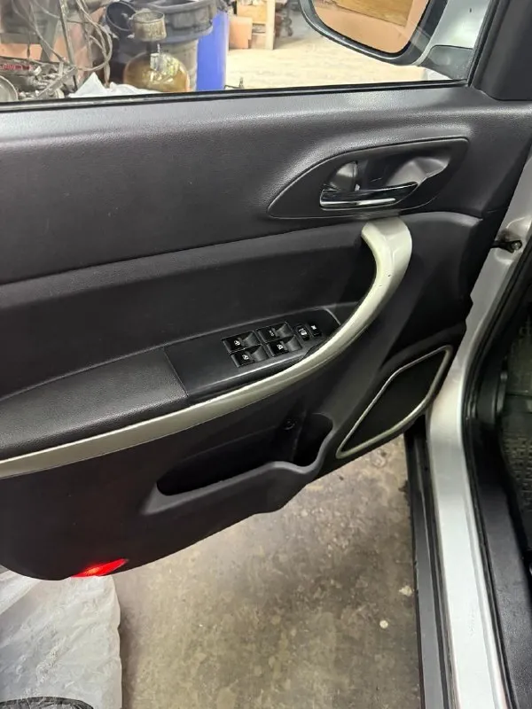 Продам changan cs 35 2014г. (японский классический автомат) 1,6 бензин пробег 140 000 км без дтп двигатель работает ровно, масло, фильтра поменяны. коробка работает в штатном режиме. просторный, высокий и комфортный автомобиль. максимальная комплектация! - парктроники - мультимедиа - кожаный салон и многое другое цена 850 000 рублей. торг! более подробно отвечу по телефону +7 (949) 716-21-73 📞 звоните: +7(949)7162173 - фотография - 5