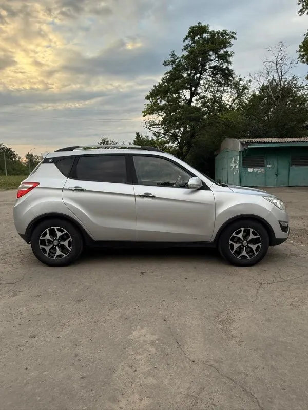 Продам changan cs 35 2014г. (японский классический автомат) 1,6 бензин пробег 140 000 км без дтп двигатель работает ровно, масло, фильтра поменяны. коробка работает в штатном режиме. просторный, высокий и комфортный автомобиль. максимальная комплектация! - парктроники - мультимедиа - кожаный салон и многое другое цена 850 000 рублей. торг! более подробно отвечу по телефону +7 (949) 716-21-73 📞 звоните: +7(949)7162173 - фотография - 6