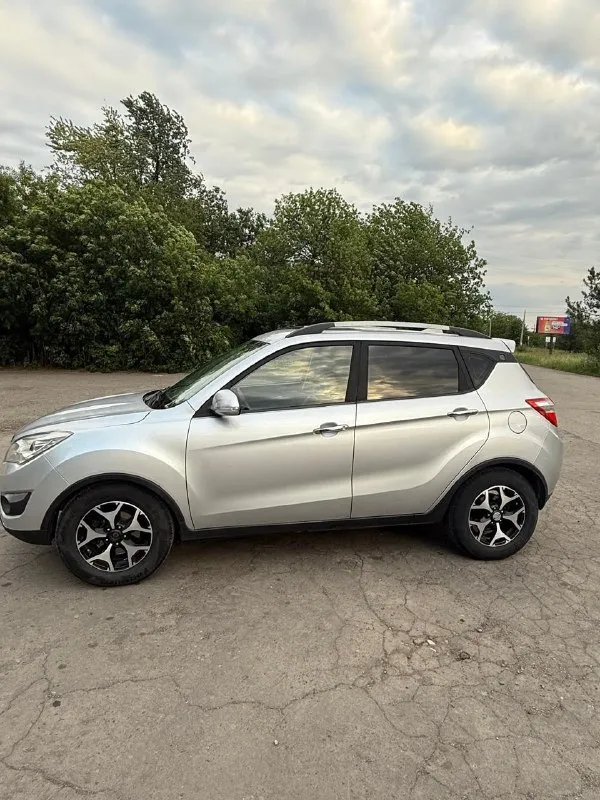 Продам changan cs 35 2014г. (японский классический автомат) 1,6 бензин пробег 140 000 км без дтп двигатель работает ровно, масло, фильтра поменяны. коробка работает в штатном режиме. просторный, высокий и комфортный автомобиль. максимальная комплектация! - парктроники - мультимедиа - кожаный салон и многое другое цена 850 000 рублей. торг! более подробно отвечу по телефону +7 (949) 716-21-73 📞 звоните: +7(949)7162173 - фотография - 7