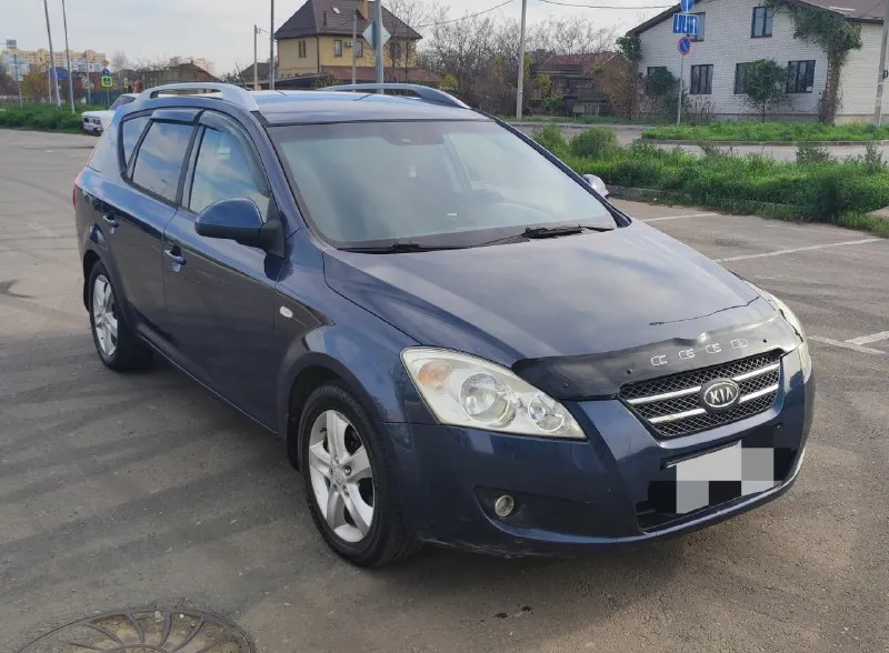 Продам отличный kia ceed. универсал 2009 г. в. пробег 232000км. 2.0 бензин автомат самая надёжная связка. двигатель работает ровно, коробка переключает мягко. ходовка не стучит. кузов ровный без рыжиков и гнили. стекла заводские. салон чистый и опрятный 2 комплекта колёс зима/лето на дисках. очень вместительный багажник. комплектация с климатом, стеклоподъёмники с доводчиками, подогрев сидений, мульти руль, туманки, камера переднего и заднего вида, регистратор, хорошая музыка и многое другое. авто без вложений. оформление в мрэо без проблем. осмотр донецк. цена 720000₽ торг уместен. +79493910310 📞 звоните: +7(949)3910310 - фотография - 3