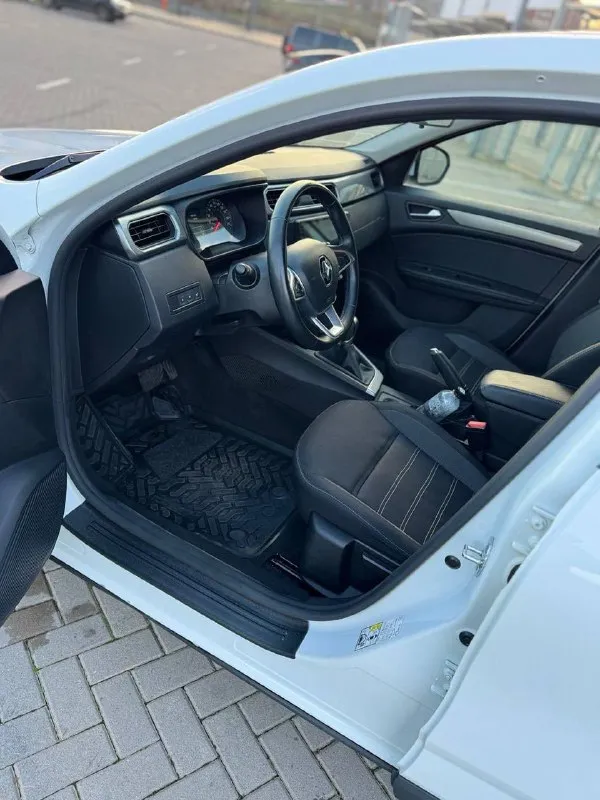 Продам паркетник renault arkana 2022 г. в. в отличном состоянии. 1.6 бензин, коробка автомат. 🚨🚨🚨🚨🚨🚨🚨🚨 пробег 109 000 км. один хозяин. шикарная комплектация! бесключевой доступ и система старт-стоп, климат-контроль, подогрев сидений, руля и лобового, установлен электро фен, печка дует теплым сразу, оптика передняя led pure vision, светит очень ярко, задняя диодная, круиз-контроль, парктроники, датчик света и дождя, интеллектуальные помощники esp, asr, hsa, bas, ebd и много всего еще. дорогая магнитола на андроиде со всеми возможными функциями. двигатель самый надежный в линейке. недавно пройдено большое то. всегда обслуживали на официальном сервисе. сервисная книжка и инструкция по эксплуатации имеется. очень экономичный расход трасса 5.5 город 7.4. большой багажник и высокий клиренс. два комплекта резины в отличном состоянии. причина продажи, купили новый автомобиль, а этот стоит в гараже. цена 1 330 000. ▶️смотреть больше фото◀️ осмотр донецк, центр. +7 (949) 089-35-30 📲 tg: @sstpr8877 📞 звоните: +7(949)0893530 - фотография - 8