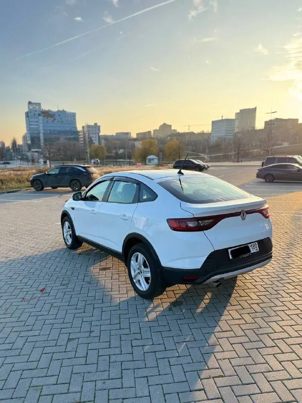 Продам паркетник renault arkana 2022 г. в. в отличном состоянии. 1.6 бензин, коробка автомат. пробег 109 000 км. один хозяин. шикарная комплектация! бесключевой доступ и система старт-стоп, климат-контроль, подогрев сидений, руля и лобового, установлен электро фен, печка дует теплым сразу, оптика передняя led pure vision, светит очень ярко, задняя диодная, круиз-контроль, парктроники, датчик света и дождя, интеллектуальные помощники esp, asr, hsa, bas, ebd и много всего еще. дорогая магнитола на андроиде со всеми возможными функциями. двигатель самый надежный в линейке. недавно пройдено большое то. всегда обслуживали на официальном сервисе. сервисная книжка и инструкция по эксплуатации имеется. очень экономичный расход трасса 5.5 город 7.4. большой багажник и высокий клиренс. два комплекта резины в отличном состоянии. причина продажи, купили новый автомобиль, а этот стоит в гараже. цена 1 330 000. осмотр донецк, центр. +7 (949) 089-35-30 - фотография - 4