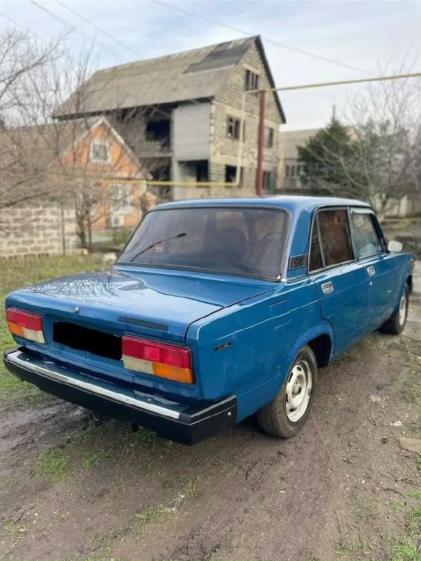 Продам ваз 2107 2005г. в автомобиль в одних руках, с 2013г. 1 хозяин ! до этого только авто салон. цена 💰225.000тыс. руб торг❗ в хорошем состоянии, обслуживалась всегда вовремя и достойно, делалось все для себя. мотор масло не кушает, работаем тихо, ровно. стоит новый бензонасос, новые свечи и масло поменял 1000км назад. техническая часть в идеале, коробка 5-ти ступка не хрустит не выбивает. кузов практически весь заводском окрасе, небыло ни одного дтп, ничего не варилось не снималось полностью обработаны изнутри, пороги/крылья/низа дверей багажник, гнили и ржавчины нет нигде. дно полностью обработано. очень красивый цвет. стекла все заводские включая лобовое. салон чистый опрятный, сиденье не продавлены, работает каждая кнопка и лампочка. по ходовой все супер ни каких скрипов, стуков, состоянии просто огонь. дно в заводском состоянии!!! печка дует. стоит новый аккумулятор на гарантии. в комплекте с машиной отдаю 2-й комплект новой зимней резины на штапах, и небольшую ку 📞 звоните: +7(949)3834231 - фотография - 2