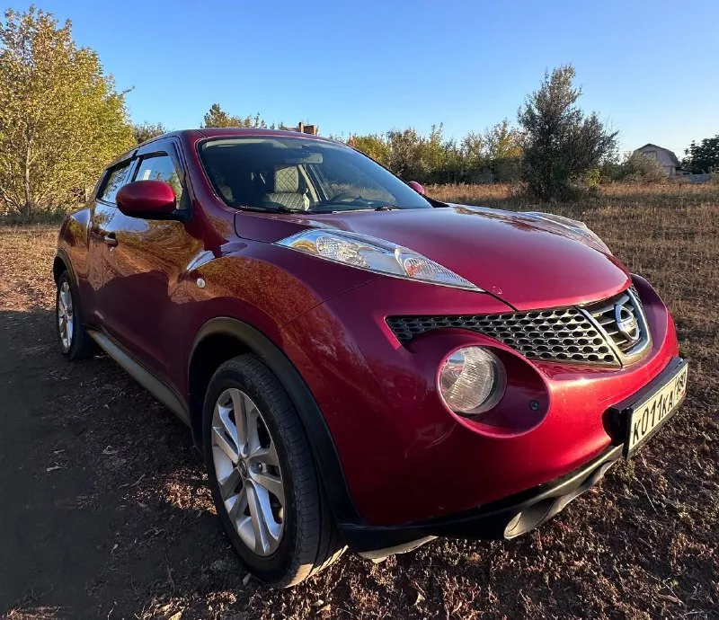 Продам nissan juke 2012 год 1,6. отличная машина, легко управлять. 159000 км пробега. я владелец, полное переоформление в мрэо. и вариатор обслуживаются вовремя - работают идеально. за время эксплуатации автомобиля не произошло ни одного дтп. богатая комплектация: климат -контроль, подогрев сидений, подогрев зеркал, ухоженный салон. состояние идеальное. два комплекта резины, два ключа. цена 1м 200 тысяч рублей. +79493644129 территориально в горловке, сможем привезти на осмотр в другой город. 📲 tg: @dariapeeva 📞 звоните: +7(949)3644129 - фотография - 5