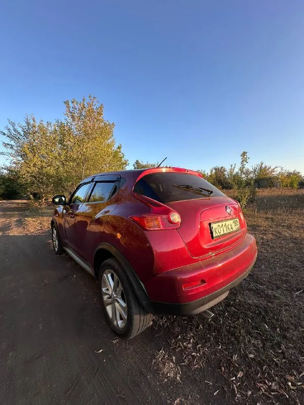 Продам nissan juke 2012 год 1,6. отличная машина, легко управлять. 159000 км пробега. я владелец, полное переоформление в мрэо. и вариатор обслуживаются вовремя - работают идеально. за время эксплуатации автомобиля не произошло ни одного дтп. богатая комплектация: климат -контроль, подогрев сидений, подогрев зеркал, ухоженный салон. состояние идеальное. два комплекта резины, два ключа. цена 1м 200 тысяч рублей. +79493644129 территориально в горловке, сможем привезти на осмотр в другой город. 📲 tg: @dariapeeva 📞 звоните: +7(949)3644129 - фотография - 6