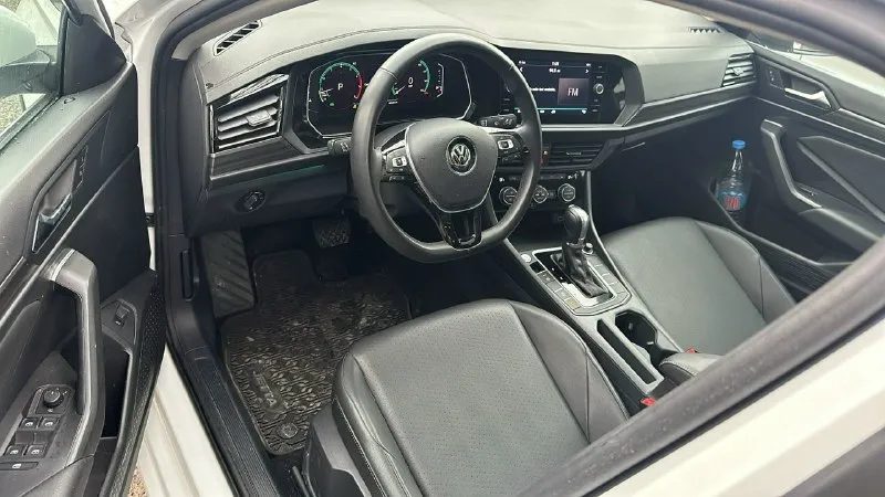 Продам volkswagen jetta sel 2019 года выпуска на надёжном и экономном моторе 1.4т литра. мотор в отличнейшем состоянии, работает превосходно автоматическая коробка asian не dsg переключения передач в идеальном состоянии. передачи переключает мягко и плавно, без пинков и рывков ходовая часть в полнейшем порядке, ничего не гремит и не стучит кузов автомобиля весь ровный и красивый, без рыжиков и сколов. имеет красивый, родной, насыщенный цвет комплектация sel: подогревы сидений, электро-стеклоподъёмники, панорамная крыша, 2-х зонный климат-контроль, круиз-контроль с адаптацией, удержание полосы, 4 видов режимов езды, датчики света и дождя, камера заднего вида и парктроники, слепые зоны, премиальная аудиосистема beatsaudio, carplay, настраиваемая подсветка салона и много других функций автомобиль полностью обслуженный и ухоженный, без вложений. в жизни выглядит ещё лучше, чем на фото юридически полностью чистый, любой вид переоформления цена: 2🍋₽, возможен торг реальному по 📞 звоните: +7(949)4089262 - фотография - 5