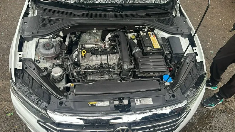 Продам volkswagen jetta sel 2019 года выпуска на надёжном и экономном моторе 1.4т литра. мотор в отличнейшем состоянии, работает превосходно автоматическая коробка asian не dsg переключения передач в идеальном состоянии. передачи переключает мягко и плавно, без пинков и рывков ходовая часть в полнейшем порядке, ничего не гремит и не стучит кузов автомобиля весь ровный и красивый, без рыжиков и сколов. имеет красивый, родной, насыщенный цвет комплектация sel: подогревы сидений, электро-стеклоподъёмники, панорамная крыша, 2-х зонный климат-контроль, круиз-контроль с адаптацией, удержание полосы, 4 видов режимов езды, датчики света и дождя, камера заднего вида и парктроники, слепые зоны, премиальная аудиосистема beatsaudio, carplay, настраиваемая подсветка салона и много других функций автомобиль полностью обслуженный и ухоженный, без вложений. в жизни выглядит ещё лучше, чем на фото юридически полностью чистый, любой вид переоформления цена: 2🍋₽, возможен торг реальному по 📞 звоните: +7(949)4089262 - фотография - 6