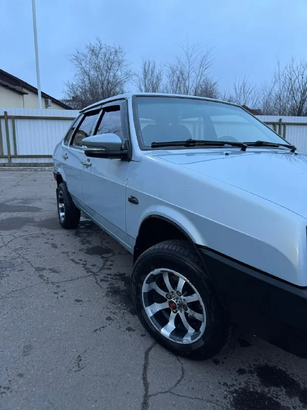 Ваз 21099-инжектор,2005г газ-бензин, пропан-вписан цена 350 тыс. руб. торг двигатель не дымит, не троит, тянет очень хорошо. коробка отлично, не хрустит, не выбивает. дно целое, без дыр и гнили. ходовка хорошая,2 комплекта резины. по электрике все исправно музыка, центральный замок, вся в шумке. машина обслужена, каждый день на ходу ! запускается с пол оборота. просто сел и поехал. чистый, аккуратный салон. печка работает. стоят стеклоподъемники. документы чистые, полное переоформление! машина местная 181 +79592225975 📞 звоните: +7(959)2225975 - фотография - 2