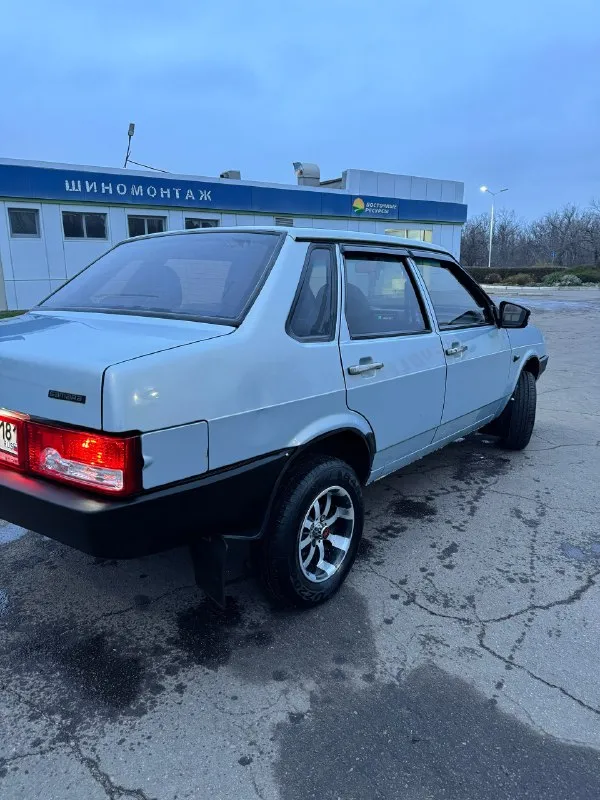 Ваз 21099-инжектор,2005г газ-бензин, пропан-вписан цена 350 тыс. руб. торг двигатель не дымит, не троит, тянет очень хорошо. коробка отлично, не хрустит, не выбивает. дно целое, без дыр и гнили. ходовка хорошая,2 комплекта резины. по электрике все исправно музыка, центральный замок, вся в шумке. машина обслужена, каждый день на ходу ! запускается с пол оборота. просто сел и поехал. чистый, аккуратный салон. печка работает. стоят стеклоподъемники. документы чистые, полное переоформление! машина местная 181 +79592225975 📞 звоните: +7(959)2225975 - фотография - 4