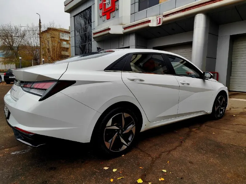 Hyundai elantra год выпуска - 2021 мотор - 1.5 бензин пробег - 75 тыс. км цена - 1 650 000 по птс я первый владелец автомобиль не битый, ни один болт не крутился. безопасность целая, стёкла родные. любые проверки на любом выбранном вами сто за ваш счёт. машина без юридических проблем, без запретов регистрационных действий, без арестов, штрафов, документы чистые. присутствую в мрэо при переоформлении. осмотр донецк только продажа. обмен не интересует. все вопросы по телефону +79493828233, телеграмм на этом же номере - фотография - 3