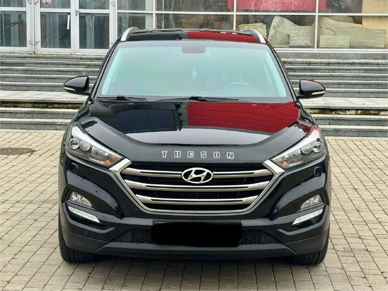 Hyundai tucson официал эксплуатация 2017 года двигатель 2.0 бензин коробка автомат 4wd ( полный привод) пробег родной 148 тыс. км автомобиль в хорошем состоянии, без дтп ! весь в заводском окрасе !!! машина вся обслужена от а до я не какого вложения не требует ! максимальная комплектация, бесключевой доступ (start-stop) кожаный салон, роздельный климат-контроль, круиз-контроль, датчики света, и дождя, подогрев зеркал, стекл, подогревы всех сидений, полный электропакет, многофункциональная магнитола, громкая связь, управление на руле, парктроники, камера заднего вида, и многое другое. с документами полный порядок, могу присутствовать в мрэо для полного переоформления на вас ! г. донецк цена 1.865 тыс. ₽ звоните остальное по тел. +79494006792 - фотография - 7