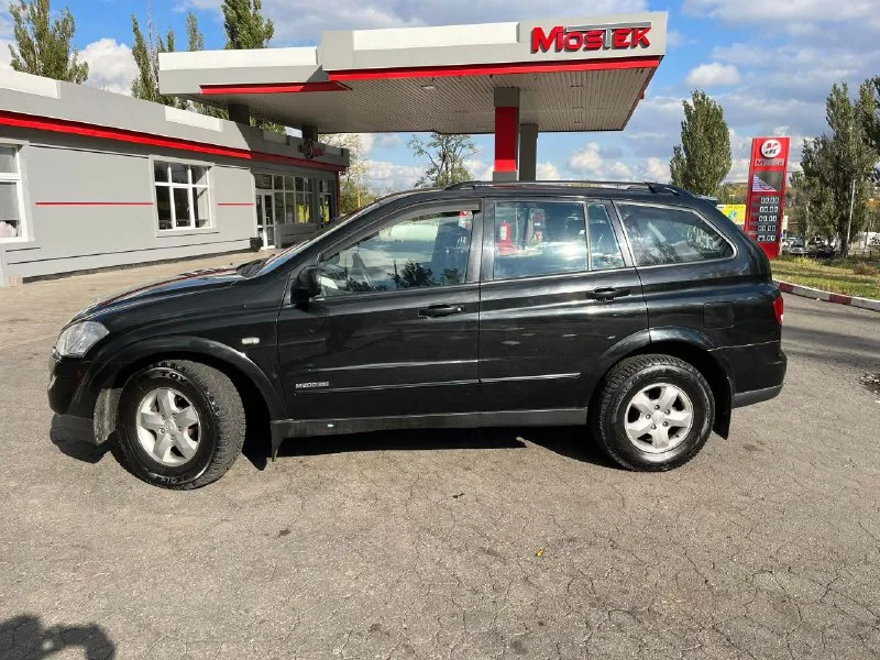 Продам. цена - 890.000р. торг ssangyong kyron 2012 год diesel - 2.0, акпп, 4awd пробег 206 тыс официальный авто, куплен и обслужен у оф. дилера колёса зима и лето с дисками🎁🎁 салон чистый, ухоженный и не затёртый новый аккумулятор тонировка обогрев сидений обогрев лобового стекла климат контроль полноцветный дисплей, bluetooth, hands free, usb, датчики дождя и света электропривод зеркал парктроники, мультируль тел: +79495130237 - фотография - 2