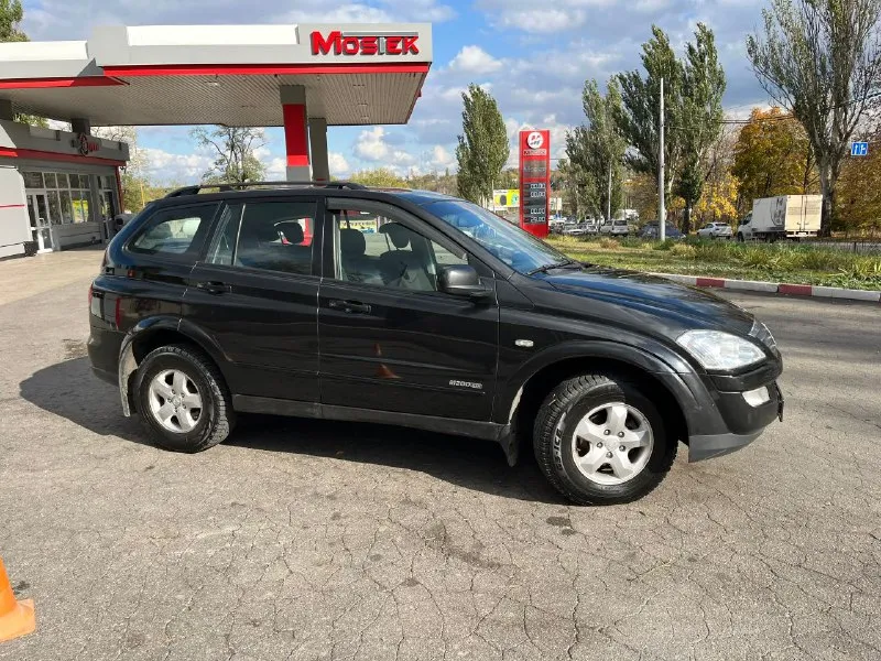 Продам. цена - 890.000р. торг ssangyong kyron 2012 год diesel - 2.0, акпп, 4awd пробег 206 тыс официальный авто, куплен и обслужен у оф. дилера колёса зима и лето с дисками🎁🎁 салон чистый, ухоженный и не затёртый новый аккумулятор тонировка обогрев сидений обогрев лобового стекла климат контроль полноцветный дисплей, bluetooth, hands free, usb, датчики дождя и света электропривод зеркал парктроники, мультируль тел: +79495130237 - фотография - 3