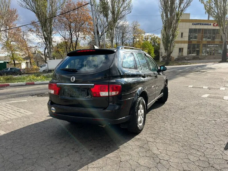 Продам. цена - 890.000р. торг ssangyong kyron 2012 год diesel - 2.0, акпп, 4awd пробег 206 тыс официальный авто, куплен и обслужен у оф. дилера колёса зима и лето с дисками🎁🎁 салон чистый, ухоженный и не затёртый новый аккумулятор тонировка обогрев сидений обогрев лобового стекла климат контроль полноцветный дисплей, bluetooth, hands free, usb, датчики дождя и света электропривод зеркал парктроники, мультируль тел: +79495130237 - фотография - 4