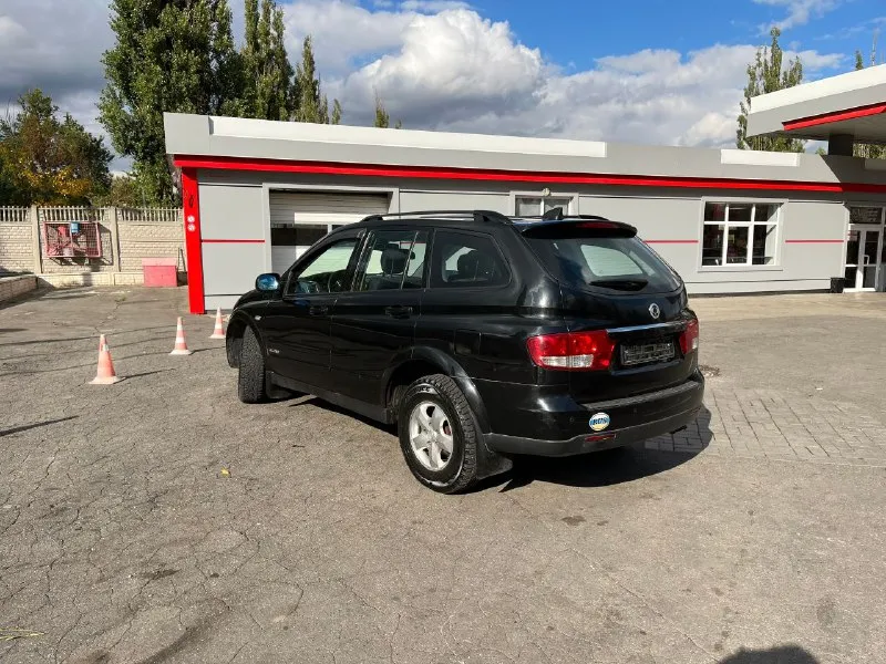 Продам. цена - 890.000р. торг ssangyong kyron 2012 год diesel - 2.0, акпп, 4awd пробег 206 тыс официальный авто, куплен и обслужен у оф. дилера колёса зима и лето с дисками🎁🎁 салон чистый, ухоженный и не затёртый новый аккумулятор тонировка обогрев сидений обогрев лобового стекла климат контроль полноцветный дисплей, bluetooth, hands free, usb, датчики дождя и света электропривод зеркал парктроники, мультируль тел: +79495130237 - фотография - 6